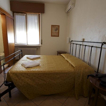 Albergo Tavernetta Castelnuovo del Garda Exterior photo