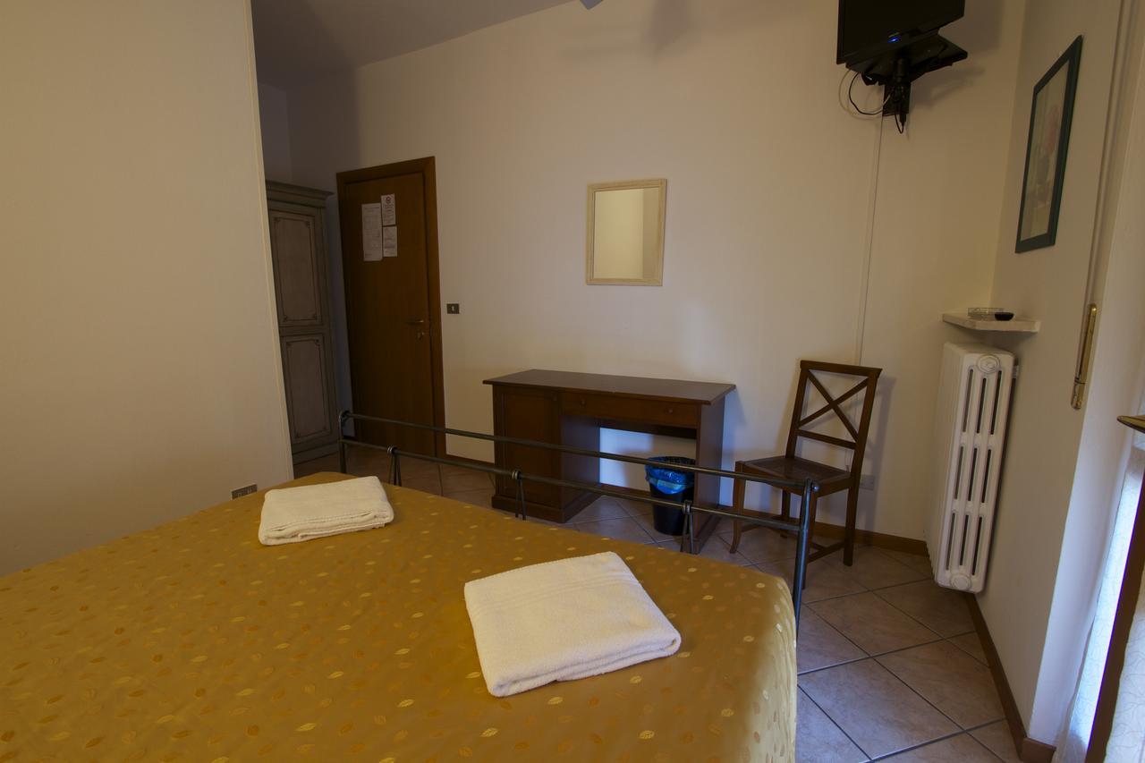 Albergo Tavernetta Castelnuovo del Garda Exterior photo