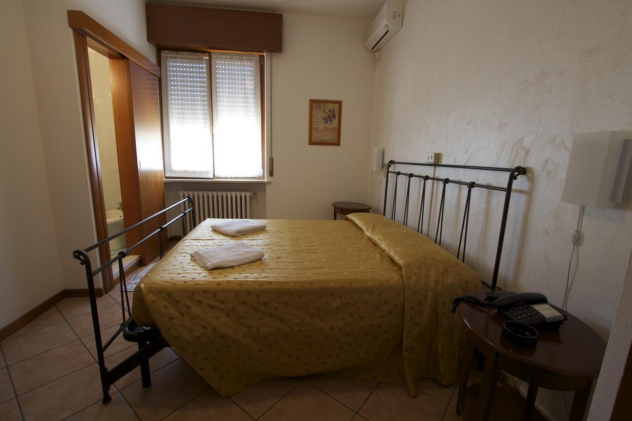 Albergo Tavernetta Castelnuovo del Garda Exterior photo