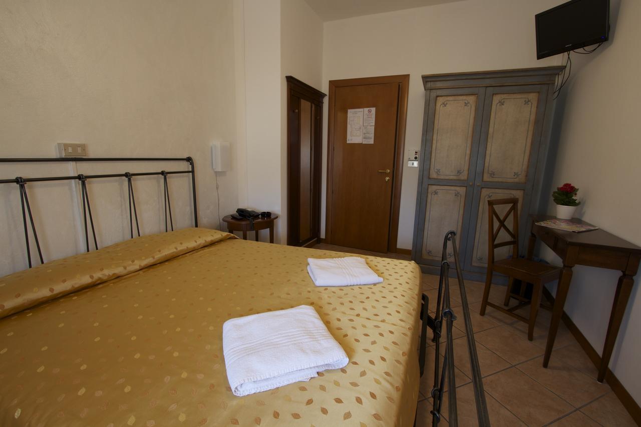 Albergo Tavernetta Castelnuovo del Garda Exterior photo