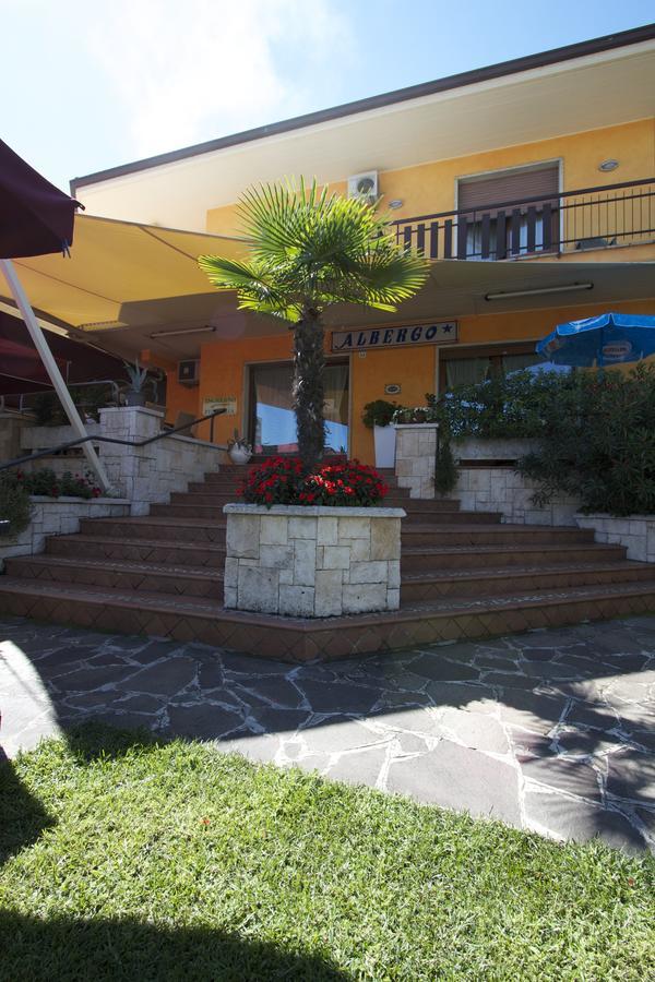 Albergo Tavernetta Castelnuovo del Garda Exterior photo